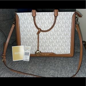 Large Michael kors satchel/crossbody